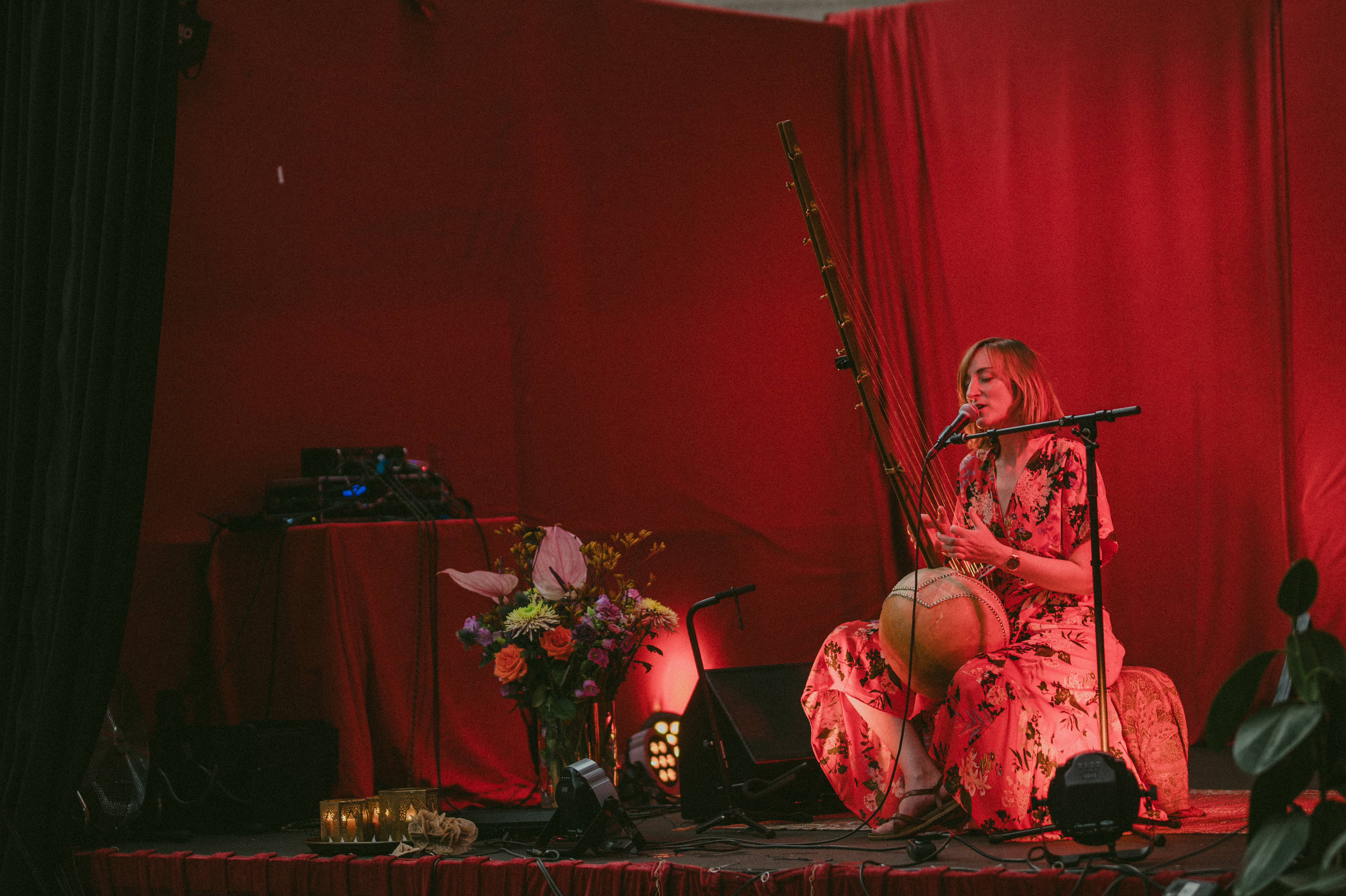 Doreen Rey performing